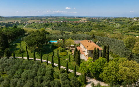 Il Leccio, Vinci, Private Pool and Tennis: Landschaft, Grundstueck, Plantage, Estate, Landscaping, Chaparral, Hecke