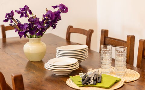 Il Leccio, Vinci, Private Pool and Tennis: Möbel, Geschirr, Tabelle, Holz, Esszimmer, Servierware, Küche & Esszimmer Tisch, Interior Design, Drinkware, Dishware