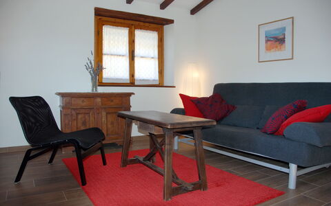 Casa Chimera: Möbel, Flooring, Interior Design, Holz, Fussboden, Couch, Zimmer, Bilderrahmen, Wohnzimmer, Holzboden
