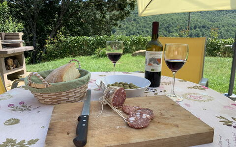 Casa Chimera: Essen, Geschirr, Zutat, Tabelle, Flasche, Drinkware, Servierware