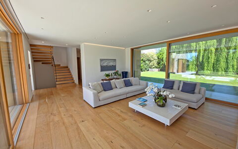 Villa Elena: Interior Design, Flooring, Fussboden, Möbel, Holz, Couch, Holzboden, Wohnzimmer, Decke, Zuhause