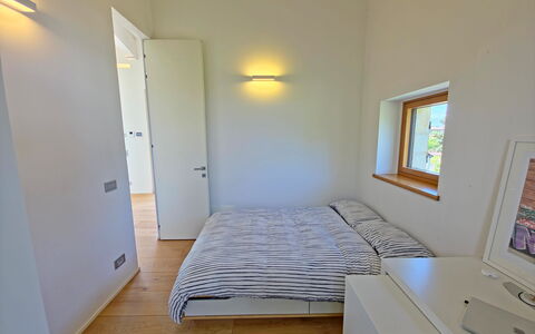 Villa Elena: Interior Design, Wand, Schlafzimmer, Flooring, Holz, Bett, Fussboden, Decke, Zimmer, Beleuchtung