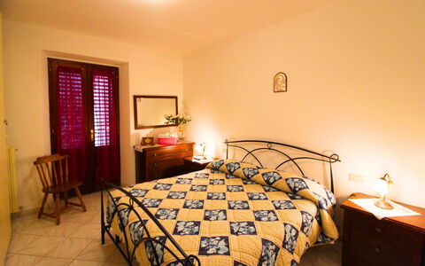 Gli Ulivi: Schlafzimmer, Möbel, Interior Design, Fussboden, Flooring, Bett, Zimmer, Bettrahmen, Bettdecke, Bedding