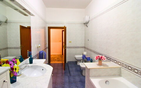 Gli Ulivi: Flooring, Interior Design, Wand, Fussboden, Armatur, Bad Sink, Sinken, Zapfhahn, Badezimmer, Installation