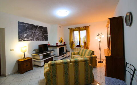Gli Ulivi: Möbel, Interior Design, Flooring, Zimmer, Fussboden, Holz, Couch, Decke, Beleuchtung, Tabelle