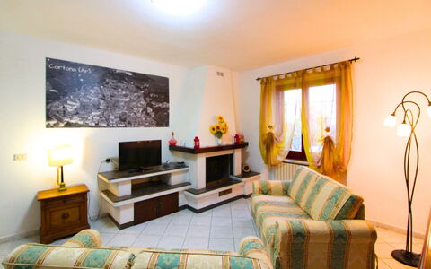 Gli Ulivi: Möbel, Interior Design, Flooring, Couch, Zimmer, Holz, Fussboden, Wohnzimmer, Decke, Beleuchtung