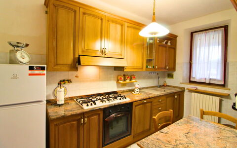 Gli Ulivi: Küche, Countertop, Küchengerät, Major Appliance, Interior Design, Holz, Cabinetry, Möbel, Herd, Flooring