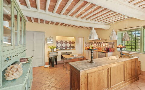 La Sorgente: Möbel, Küche, Interior Design, Cabinetry, Flooring, Countertop, Holz, Fussboden, Decke, Zuhause