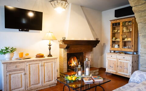 Casa Ivan: Möbel, Interior Design, Holz, Flooring, Zimmer, Beleuchtung, Fussboden, Decke, Light Fixture, Wohnzimmer