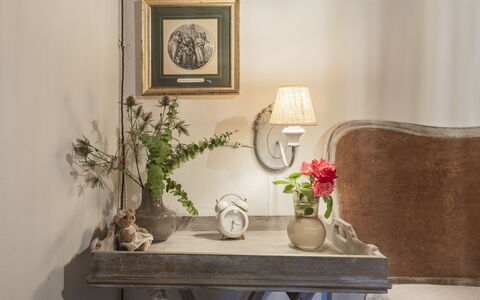 La Casa del Grillo Parlante: Möbel, Interior Design, Beleuchtung, Bilderrahmen, Blumentopf, Zimmer, Natürliches Material, Zimmerpflanze, Lampe, Wohnzimmer