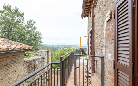 La Terrazza nel Borgo: Wand, Backstein, Mauerwerk, Eisen, Geländer, Steinwand, Balkon, Zaun, Baluster