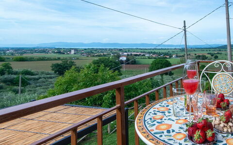 Casa dei Nonni: Balkon, Stuhl, Holzbeize, Schatten, Gartenmöbel, Garten, Eco Hotel, Zaun, Veranda, Deck