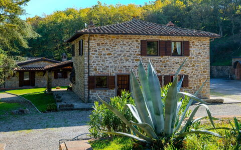 Villa la Guardiola: Haus, Zuhause, Dach, Hütte, Strauch, Ländliches Gebiet, Bauernhaus, Estate, Garten