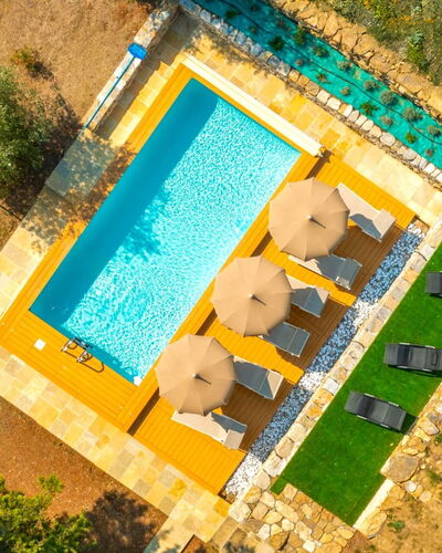 Villa la Guardiola: Schwimmbad, Resort, Gartenmöbel, Sonnenliege, Eco Hotel, Garten, Regenschirm, Schatten, Thermae, Landscaping