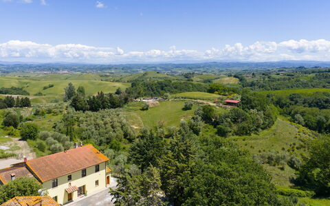 Villa i Fiori: Landschaft, Wiese, Hügel, Ländliches Gebiet, Einfach, Bergstation, Wiese, Dorf, Weide, Feld