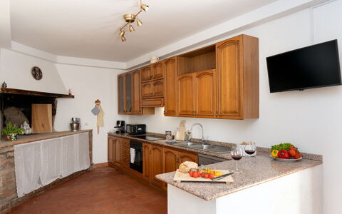 Villa i Fiori: Cabinetry, Küche, Möbel, Interior Design, Countertop, Flooring, Holz, Decke, Küchengerät, Zimmer