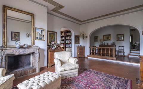 Villa Golly: Möbel, Interior Design, Flooring, Holz, Fussboden, Zimmer, Decke, Bilderrahmen, Wohnzimmer, Beleuchtung