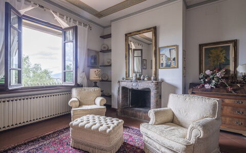 Villa Golly: Möbel, Interior Design, Wand, Flooring, Bilderrahmen, Zimmer, Wohnzimmer, Fussboden, Zuhause, Couch
