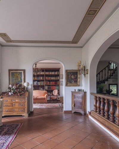 Villa Golly: Möbel, Interior Design, Flooring, Fussboden, Decke, Zimmer, Stuhl, Wohnzimmer, Formen, Bilderrahmen
