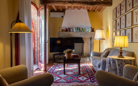 Villa Santa Barbara, Pool and Relax, Siena Country: Möbel, Interior Design, Wand, Flooring, Holz, Fussboden, Zimmer, Decke, Couch, Wohnzimmer