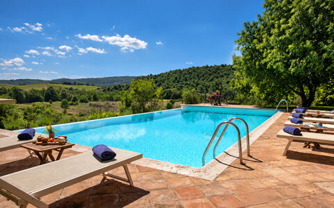 Villa Santa Barbara, Pool and Relax, Siena Country: Schwimmbad, Blau, Resort, Sommer, Gartenmöbel, Thermae, Eco Hotel, Sonnenliege, Hazienda, Freizeit
