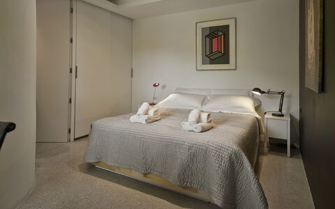 Villetta Farfallina: Möbel, Bett, Interior Design, Fussboden, Flooring, Schlafzimmer, Wand, Zimmer, Bettdecke, Decke