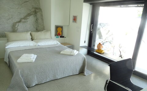 Villetta Farfallina: Schlafzimmer, Zimmer, Möbel, Eigentum, Bett, Interior Design, Bettrahmen, Gebäude, Bettdecke, Haus