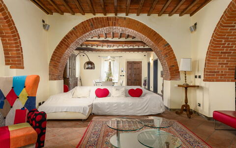 Podere Il Pozzangone, Lucignano: Möbel, Interior Design, Wand, Bett, Schlafzimmer, Decke, Fussboden, Flooring, Zimmer, Beleuchtung