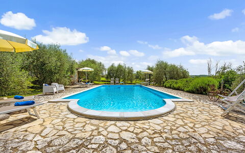 San Sano Retreat, Chianti Vineyard Views & Diving: Blau, Schwimmbad, Resort, Gartenmöbel, Garten, Eco Hotel, Landscaping, Estate, Schatten, Villa