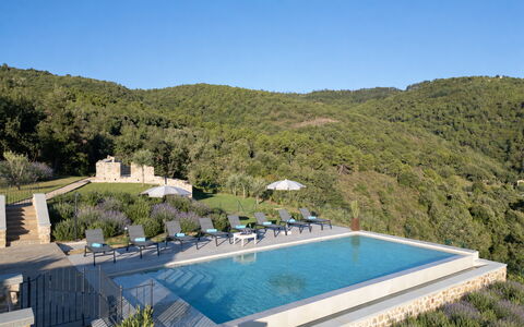 Villa Maddalena alla Guglielmesca: Bergforms, Hügel, Berg, Schwimmbad, Hochland, Landschaft, Bergstation, Gebirge, Eco Hotel, Estate