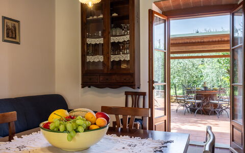 Il Cipresso, Casa Lucia, Cortona: Möbel, Holz, Interior Design, Tabelle, Flooring, Esszimmer, Küche & Esszimmer Tisch, Stuhl, Fussboden, Beleuchtung