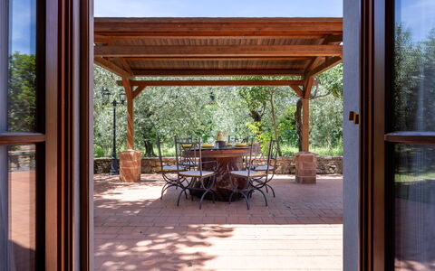 Il Cipresso, Casa Lucia, Cortona: Möbel, Holz, Stuhl, Veranda, Tabelle, Decke, Flooring, Fussboden, Gartenmöbel, Holzbeize