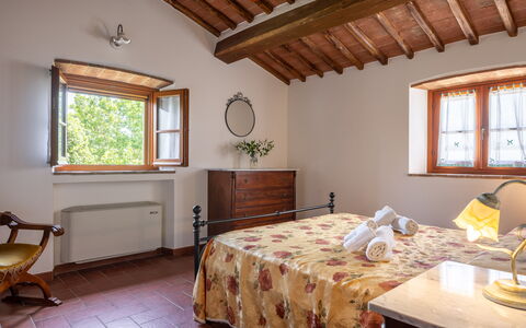 Il Cipresso, Casa Lucia, Cortona: Wand, Möbel, Holz, Bett, Schlafzimmer, Interior Design, Flooring, Zimmer, Fussboden, Zuhause