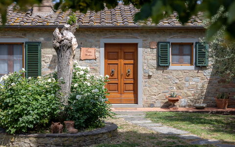 Il Cipresso, Casa Martina, Cortona: Wand, Tür, Haus, Strauch, Blumentopf, Zuhause, Hütte, Home Door, Garten