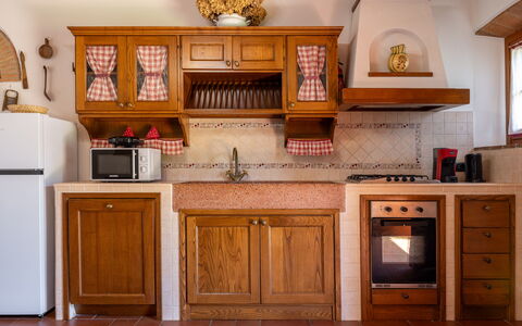 Il Cipresso, Casa Martina, Cortona: Küche, Möbel, Holz, Cabinetry, Interior Design, Flooring, Countertop, Küchengerät, Major Appliance, Schrank
