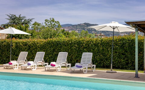 Il Cipresso, Casa Martina, Cortona: Schwimmbad, Regenschirm, Gartenmöbel, Resort, Schatten, Stuhl, Tisch Im Freien, Sonnenliege, Eco Hotel, Landscaping
