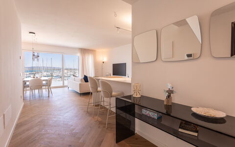 Terrazza Mare, Jacuzzi and Seaview: Interior Design, Flooring, Möbel, Fussboden, Wohnung, Decke, Stuhl, Holzboden, Wohnzimmer