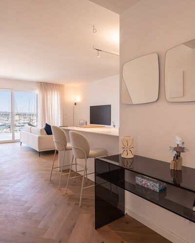Terrazza Mare, Jacuzzi and Seaview: Interior Design, Flooring, Möbel, Fussboden, Wohnung, Decke, Stuhl, Holzboden, Wohnzimmer