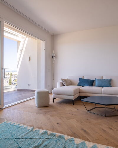 Porto di Luce Luxury, Jacuzzi and Seaview: Fussboden, Flooring, Holzboden, Möbel, Wohnung, Stuhl, Hartholz, Laminatboden, Holzbeize, Wohnzimmer