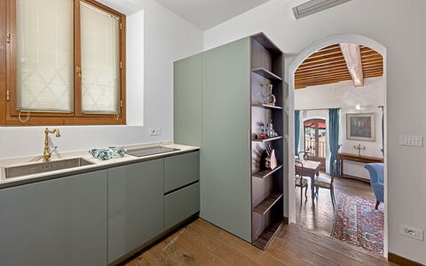 La Piazza Grand Vista Apartments: Flooring, Interior Design, Holz, Küche, Countertop, Cabinetry, Möbel, Fussboden, Zuhause, Küchengerät