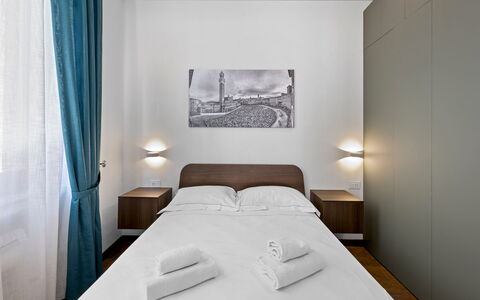 La Piazza Grand Vista Apartments: Interior Design, Fussboden, Wohnung, Schlafzimmer, Daylighting, Bett, Hotel, Bedding, Bettrahmen
