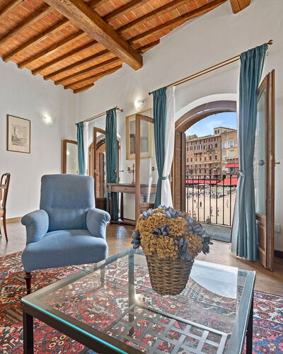 La Piazza Grand Vista Apartments: Interior Design, Möbel, Flooring, Wohnung, Zimmer, Decke, Stuhl, Wohnzimmer, Farbe, Bilderrahmen