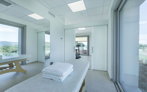 La Calcinaia Country Villa, Bucine: Interior Design, Flooring, Fussboden, Decke, Wohnung, Zimmer, Bett, Glas, Schlafzimmer, Daylighting