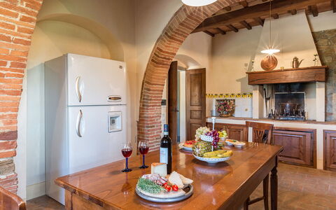 Villa Pucci 12: Möbel, Interior Design, Wand, Flooring, Decke, Tabelle, Stuhl, Zimmer, Beleuchtung, Küche