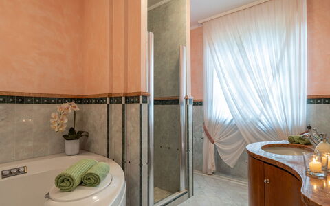 Villa Gabri 8: Interior Design, Flooring, Armatur, Fussboden, Beleuchtung, Zapfhahn, Zimmer, Installation, Badezimmer, Möbel