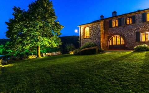 Monticchia 10: Estate, Hütte, Garten, Bauernhaus, Landscaping, Rasen, Hazienda, Garten, Eco Hotel, Dämmerung