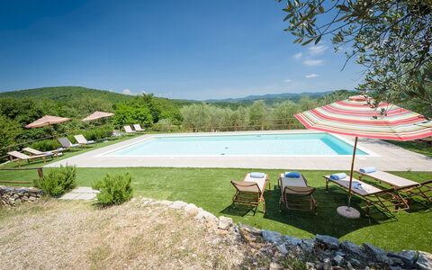 Villa la Poiana 10: Bergforms, Hügel, Berg, Schwimmbad, Gebirge, Bergstation, Eco Hotel, Gartenmöbel, Resort, Estate