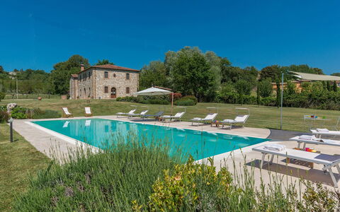 Alborata 10: Schwimmbad, Grundstueck, Estate, Garten, Landscaping, Resort, Wiese, Bauernhaus, Rasen, Hazienda