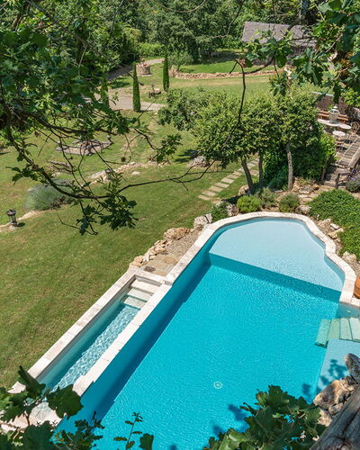 Borgo Paradiso 4+2: Schwimmbad, Garten, Freizeit, Schatten, Estate, Resort, Landscaping, Hinterhof, Water Feature, Flagstone