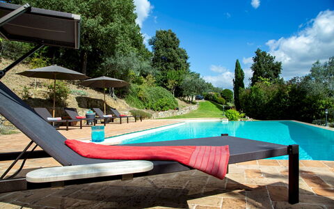 Dalmanuta 8: Gartenmöbel, Möbel, Schwimmbad, Schatten, Sonnenliege, Garten, Stuhl, Resort, Freizeit, Läge